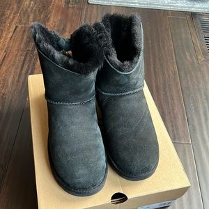 Uggs Arielle with bow - size 8